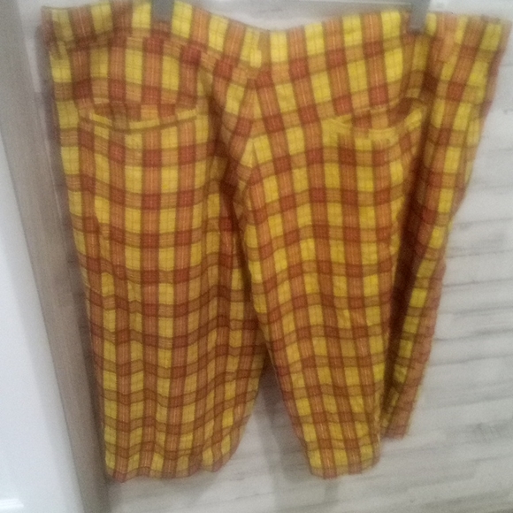 Celebrity by Design men's shorts.   Box 29 - Picture 3 of 3